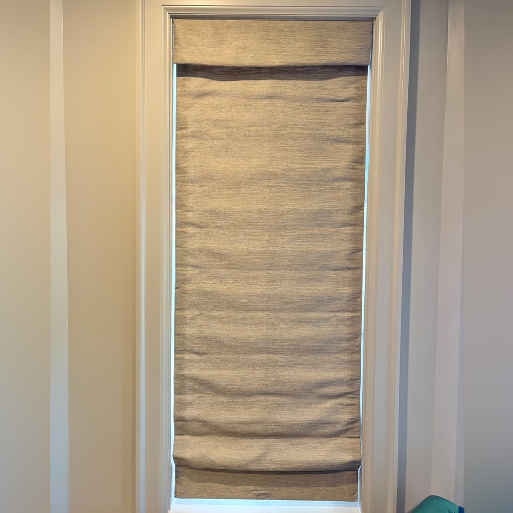 NIB Flat Soft Cordless Light Filtering Lined Inside Mount Roman Shade w Valance